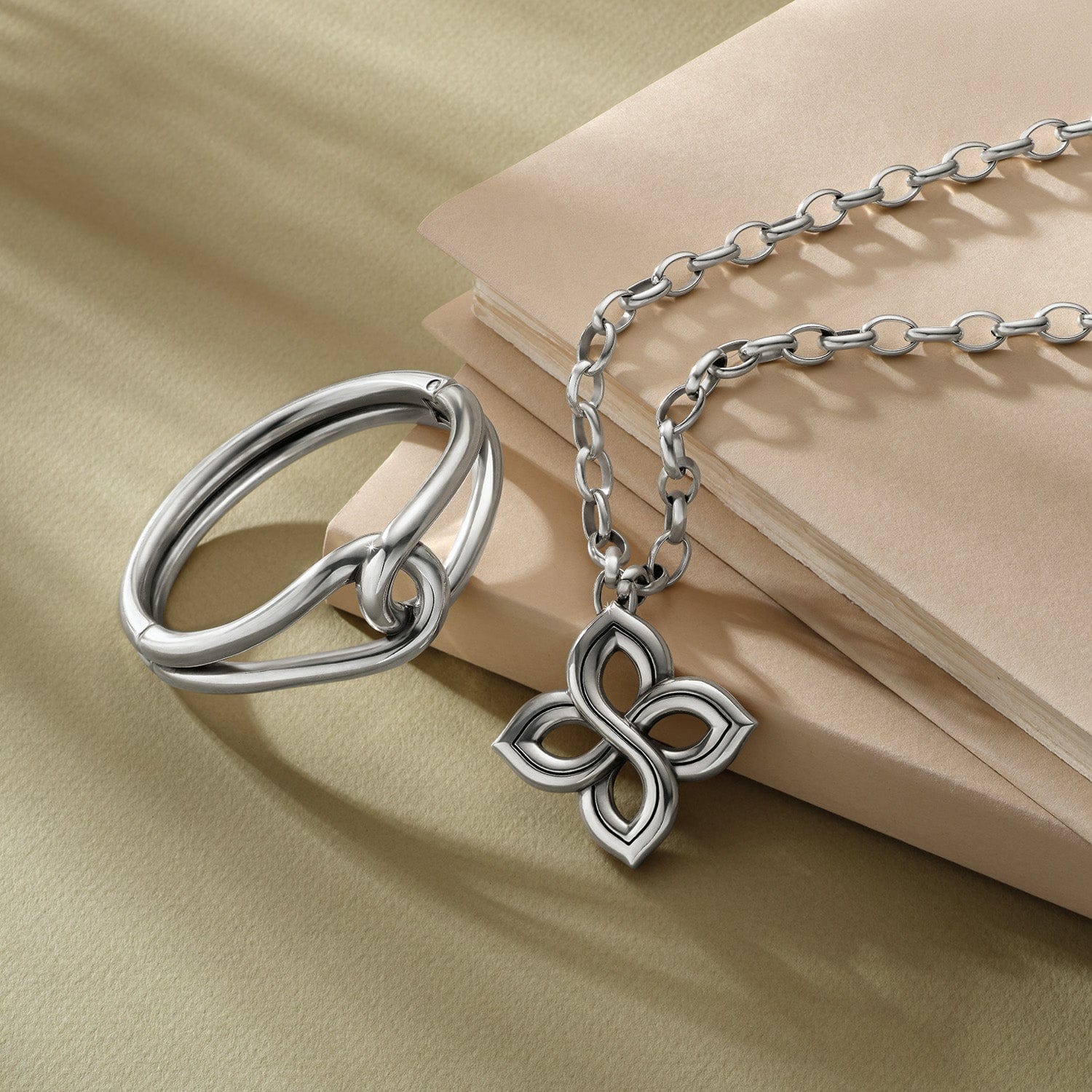 Interlok Floral Knot Bold Necklace - Image 4